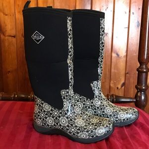 Women’s Tall Arctic Ice Muck Boots- black & white